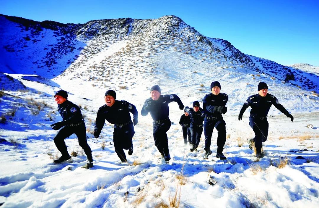 新疆:有一种担当叫"警察蓝"