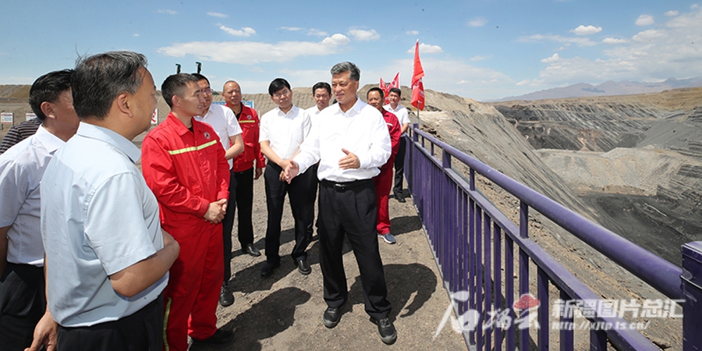  Ma Xingrui Investigates and Guides Coal Field Fire Control in Turpan